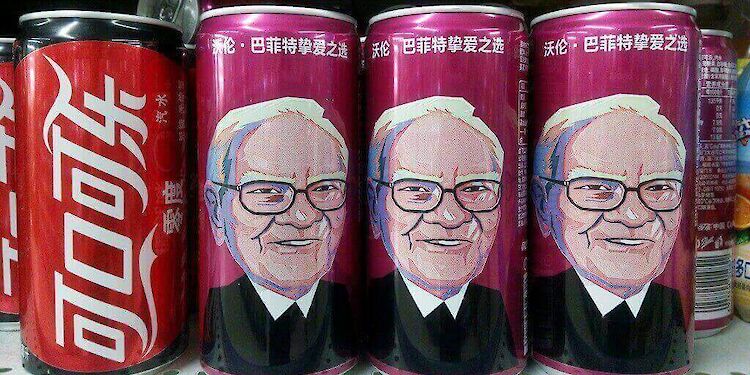 Blikjes drinken met warren buffet zijn hoofd erop