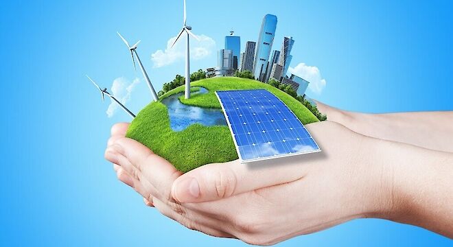 2 handen die gras vasthouden met daarop zonnepanelen, windmolens en wolkenkrabbers