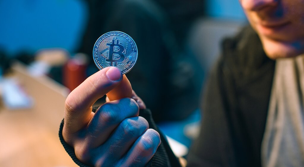 Beleggen in aandelen of cryptomunten: de belangrijkste verschillen op een rijtje