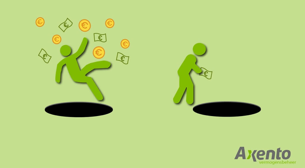 Poppetje die in gat valt met geld die vliegt. Poppetje die kijkt naar gat met geld in hand.